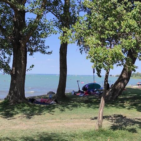 Onebeach Apartman Siófok Esterno foto